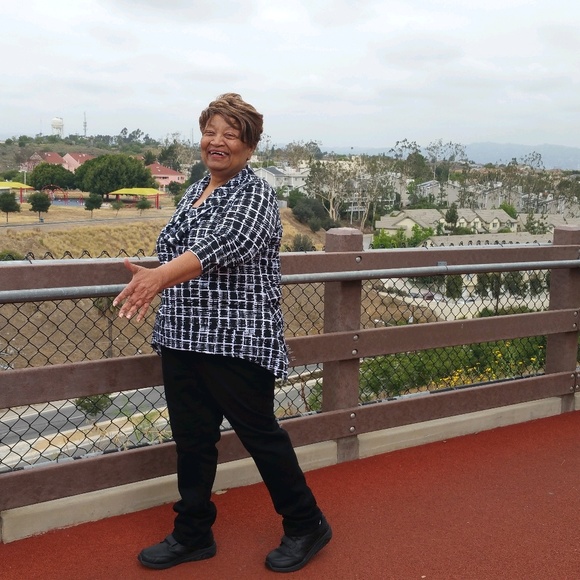 Meet your Posher, Bobbi - Picture 1 of 1